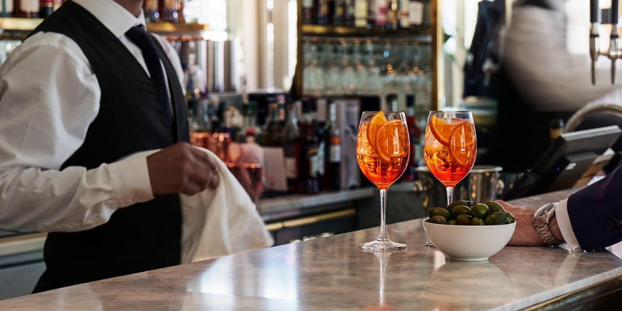 Hotel Diplomat Стокгольм Екстер'єр фото A bartender wiping down the bar