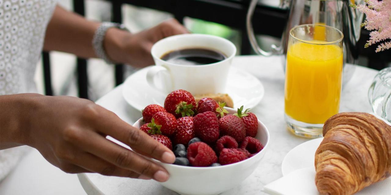 Hotel Diplomat Стокгольм Екстер'єр фото A breakfast with fruit