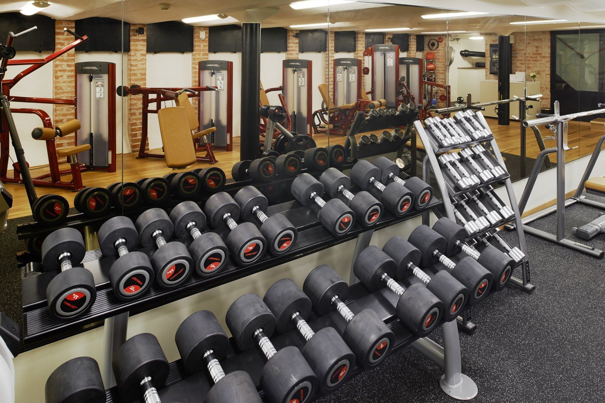 Hotel Diplomat Стокгольм Екстер'єр фото The gym at the London Scottish Club